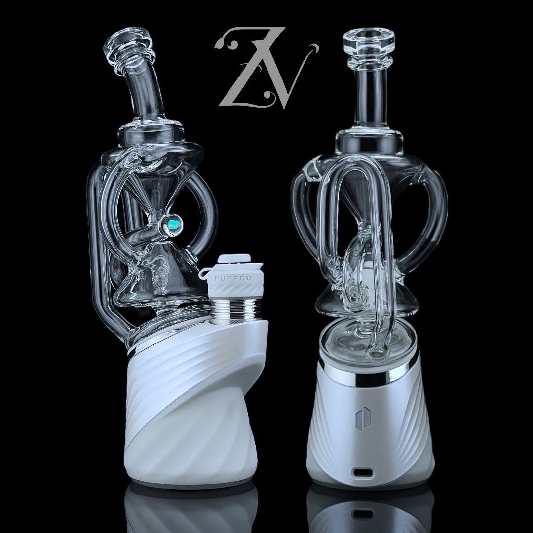 Xodas ゴブレット Goblet ボロシリケイトガラス　S-Tripper IRIDESCENT GLASS: HOURGLASS RECYCLER PUFFCO PEAK ATTACHMENT | Zee