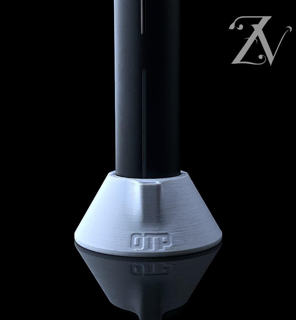 Alternative view of ONE TRICK PONY: PIVOT STAND