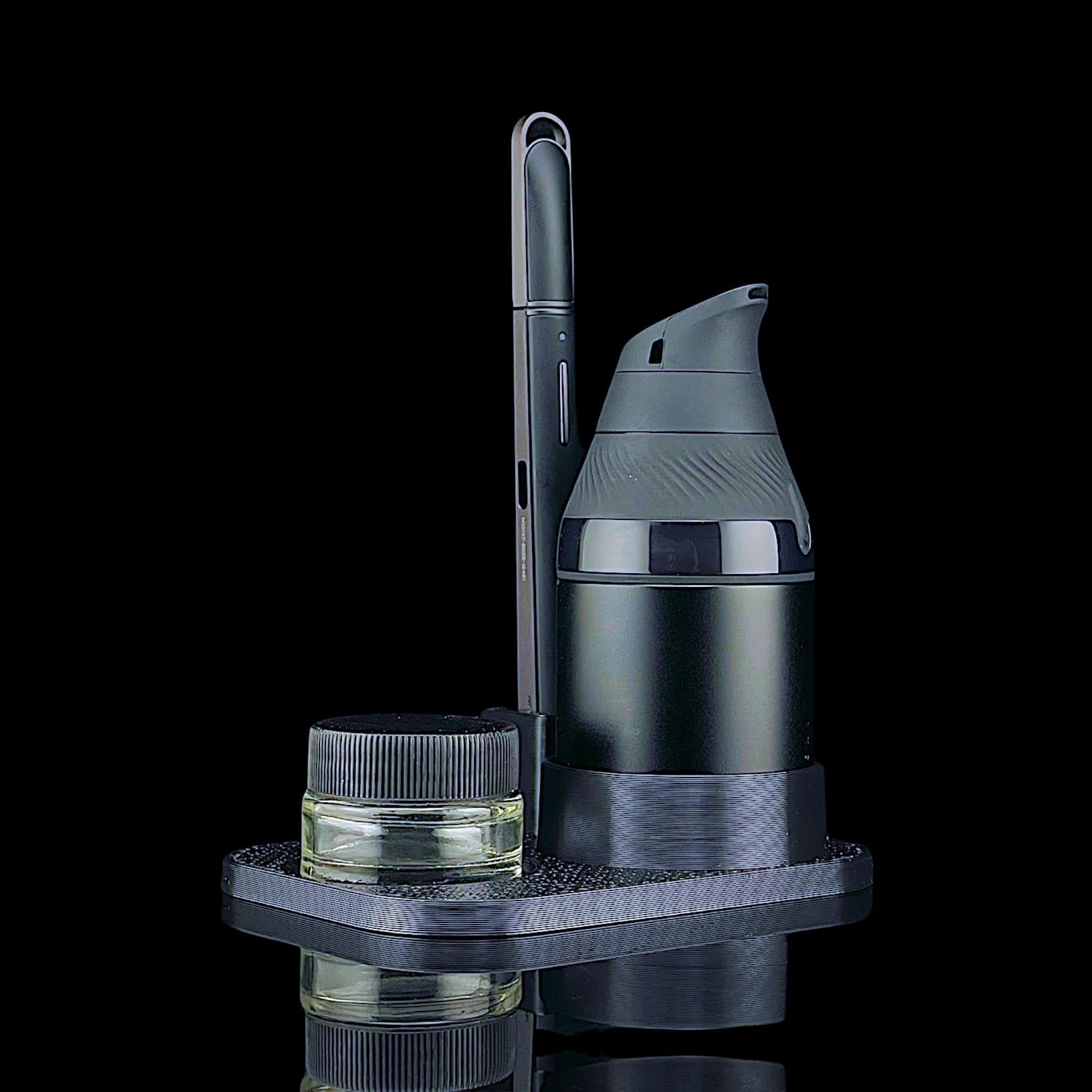 BENDING GLASS: PUFFCO PROXY STAND